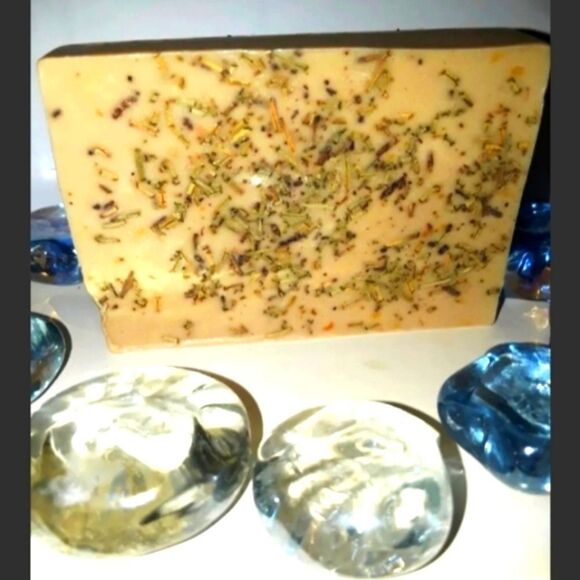 hand CRAFTED ROSEMARY & BERGAMOT SOAP BAR LIMITED EDITION - Picture 3 of 5